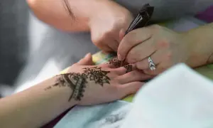 Czy naturalna henna uczula? Rzadkie reakcje alergiczne i ryzyka