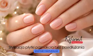 Delikatny, brzoskwiniowy kolor na krótkie paznokcie. Stylizacja płytki bez przedłużania, krótko i naturalnie.