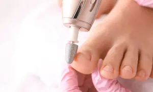 Jak przedłużyć paznokcie u nóg - skuteczne metody i porady