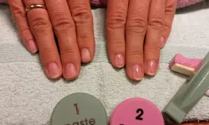 Czy manicure japoński niszczy paznokcie? Odkryj prawdę o jego wpływie
