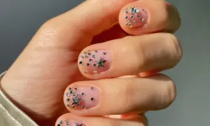 Hybrydy w domu czy warto? Odkryj zalety i wady samodzielnego manicure