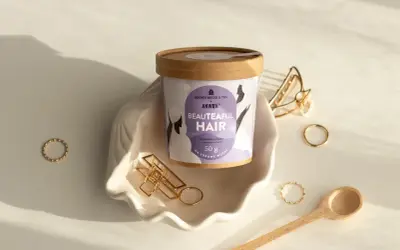 Suplement diety "Beautéafull Hair" w formie herbatki, idealny, gdy zastanawiasz się, jakie witaminy na włosy wybrać. Złote dodatki podkreślają jego wartość.