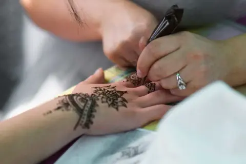 Czy naturalna henna uczula? Rzadkie reakcje alergiczne i ryzyka