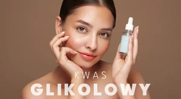 Kwas glikolowy na co? Delikatna skóra, gładkość i blask. Kobieta z serum w dłoni.