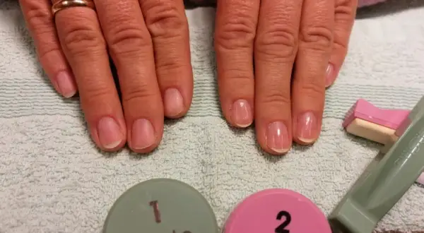 Czy manicure japoński niszczy paznokcie? Odkryj prawdę o jego wpływie