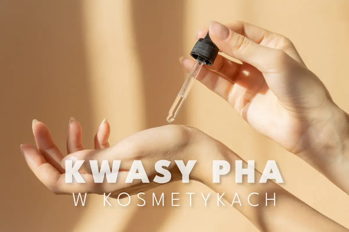 Delikatna pielęgnacja skóry z użyciem kwasów PHA. Kropla serum z pipety spada na dłoń, obiecując nawilżenie i odnowę.