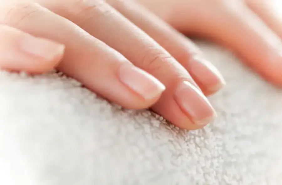 Zdjęcie Czy manicure japoński niszczy paznokcie? Odkryj prawdę o jego wpływie