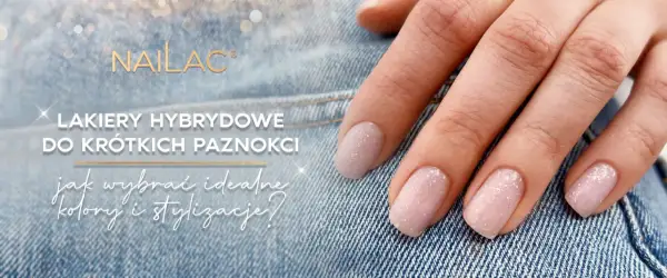 Delikatna hybryda na krótkich paznokciach w pastelowych odcieniach z subtelnymi drobinkami. Idealna propozycja dla każdej kobiety.