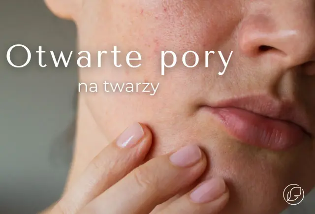 Zbliżenie na twarz z widocznymi, otwartymi porami. Dłoń delikatnie dotyka policzka, podkreślając tekst "Otwarte pory na twarzy".
